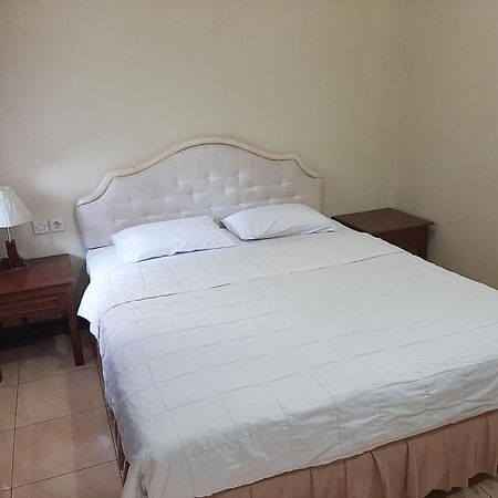Ndalem Maharani Guest House Yogyakarta Extérieur photo