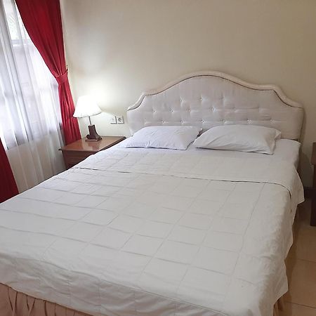 Ndalem Maharani Guest House Yogyakarta Extérieur photo