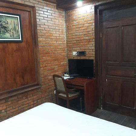 Ndalem Maharani Guest House Yogyakarta Extérieur photo