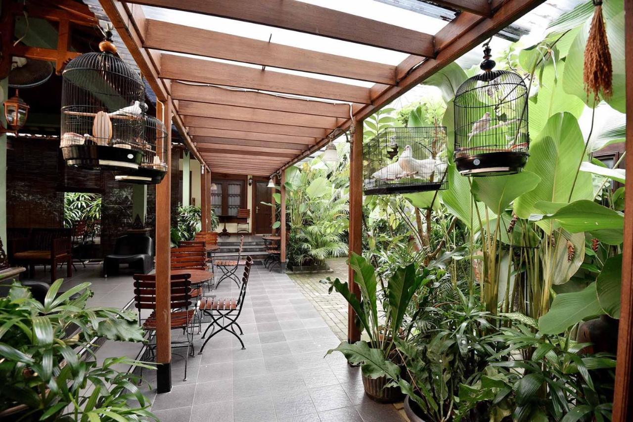 Ndalem Maharani Guest House Yogyakarta Extérieur photo