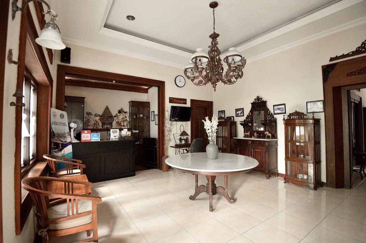 Ndalem Maharani Guest House Yogyakarta Extérieur photo