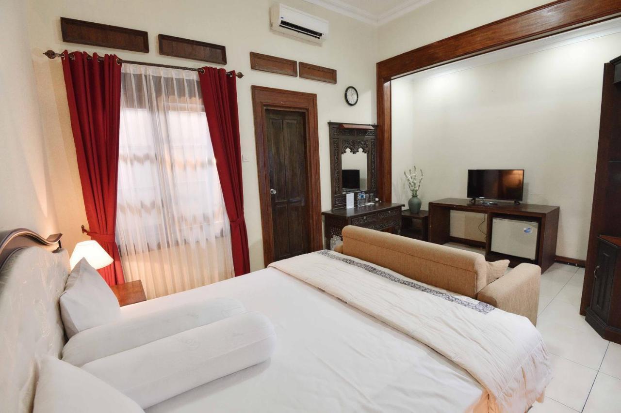 Ndalem Maharani Guest House Yogyakarta Extérieur photo