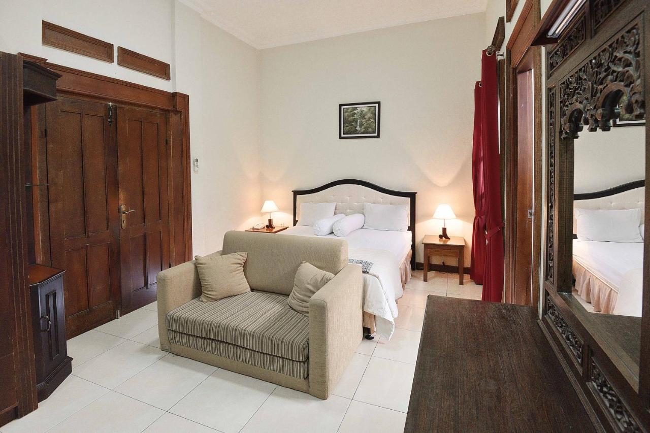 Ndalem Maharani Guest House Yogyakarta Extérieur photo