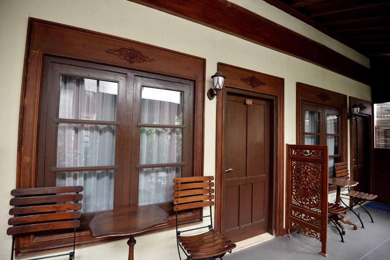 Ndalem Maharani Guest House Yogyakarta Extérieur photo