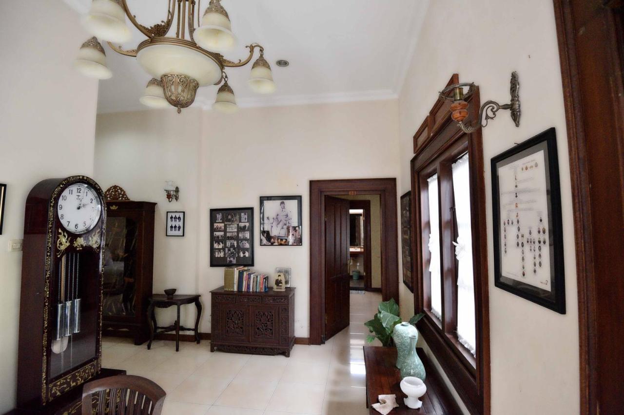 Ndalem Maharani Guest House Yogyakarta Extérieur photo