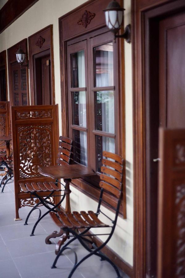 Ndalem Maharani Guest House Yogyakarta Extérieur photo