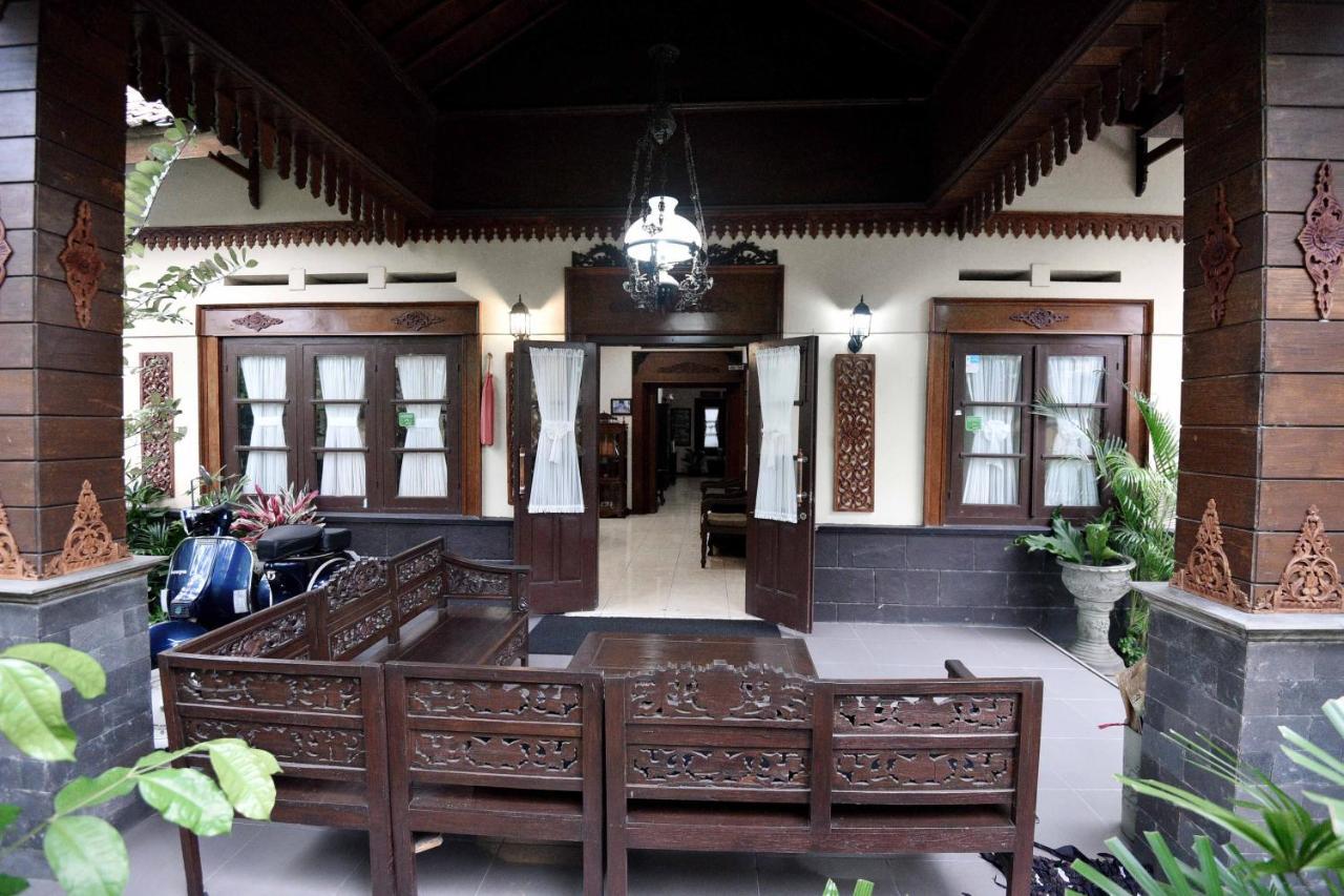 Ndalem Maharani Guest House Yogyakarta Extérieur photo