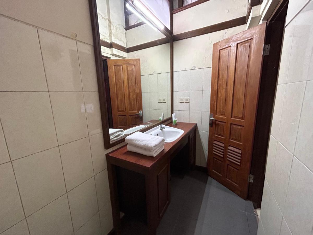 Ndalem Maharani Guest House Yogyakarta Extérieur photo