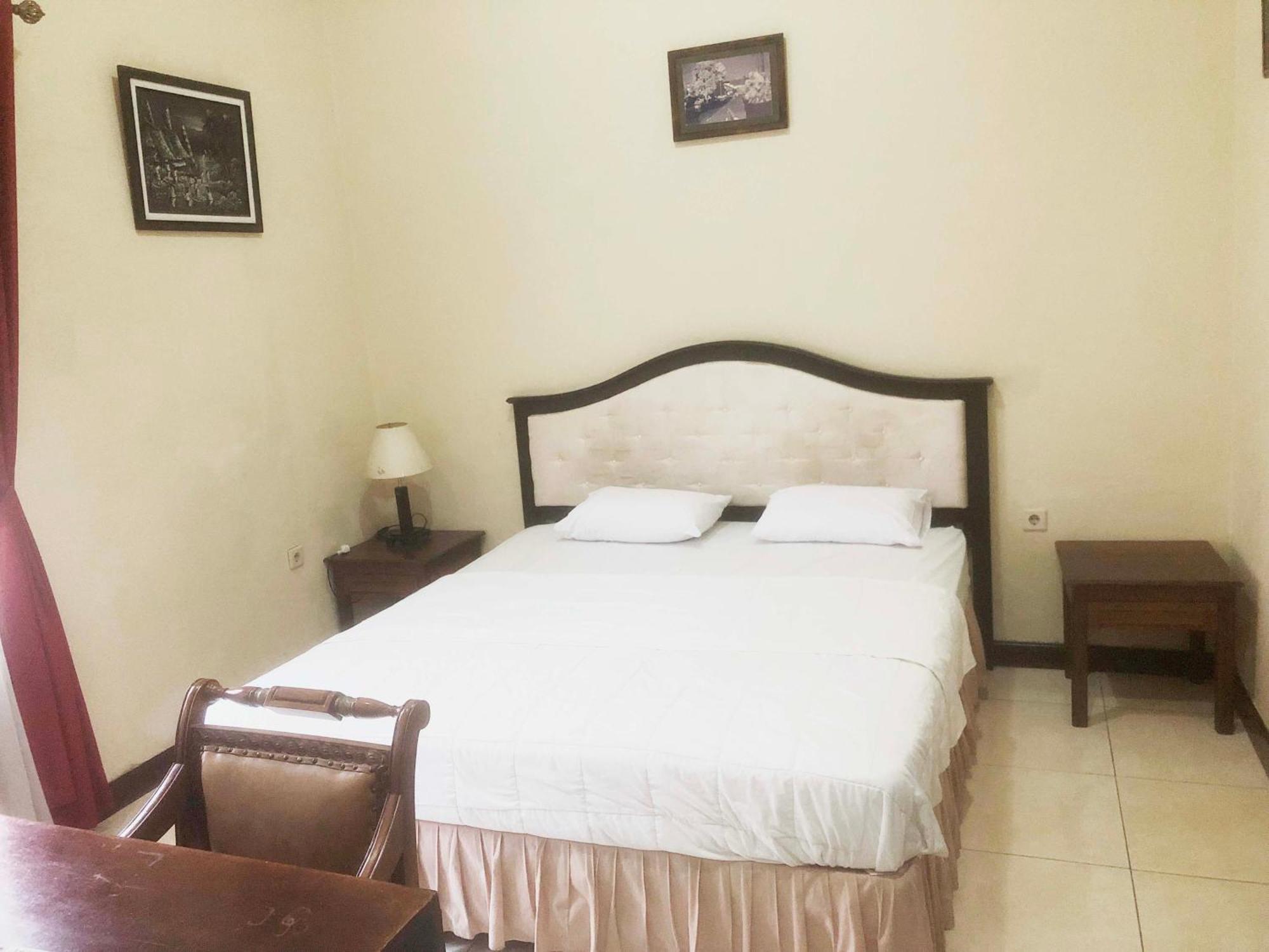 Ndalem Maharani Guest House Yogyakarta Extérieur photo