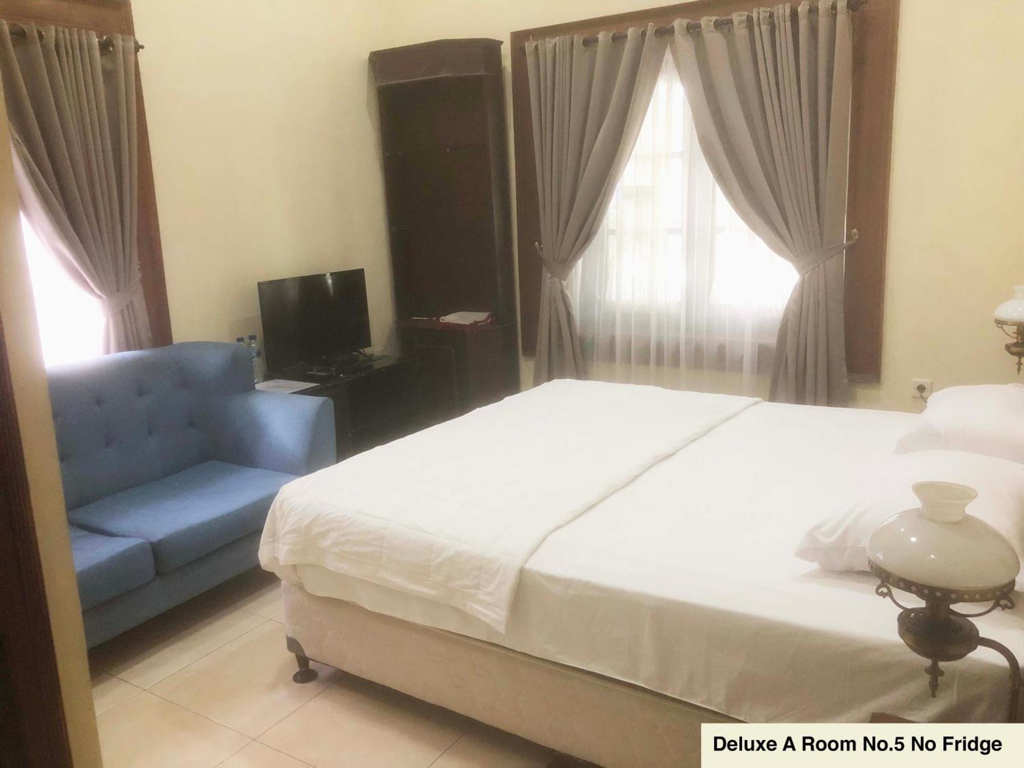 Ndalem Maharani Guest House Yogyakarta Extérieur photo