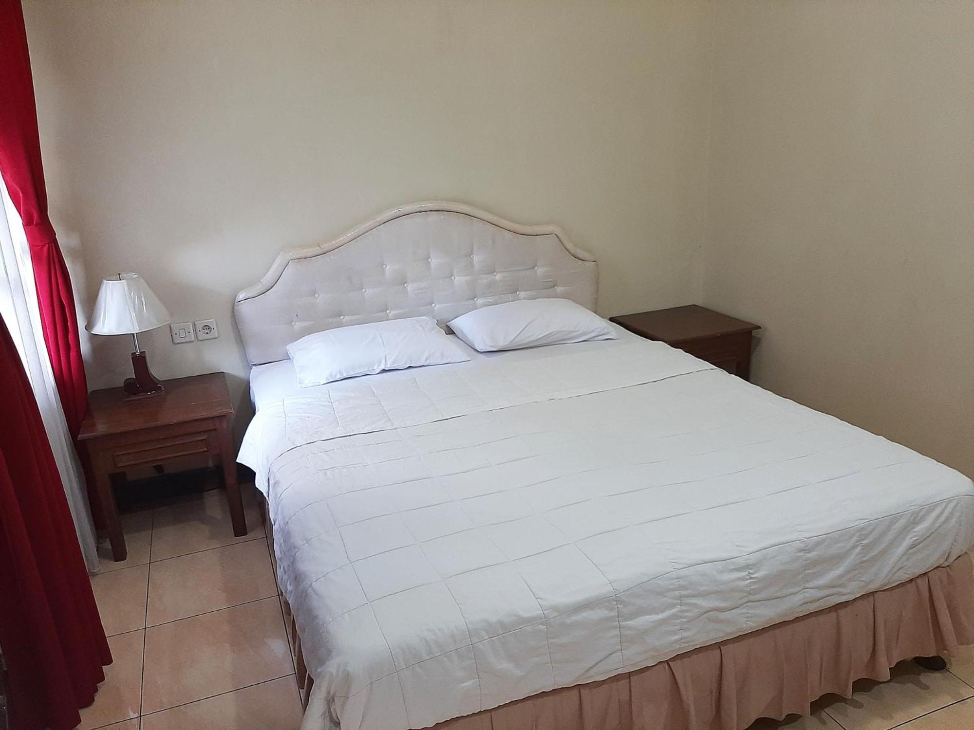 Ndalem Maharani Guest House Yogyakarta Extérieur photo