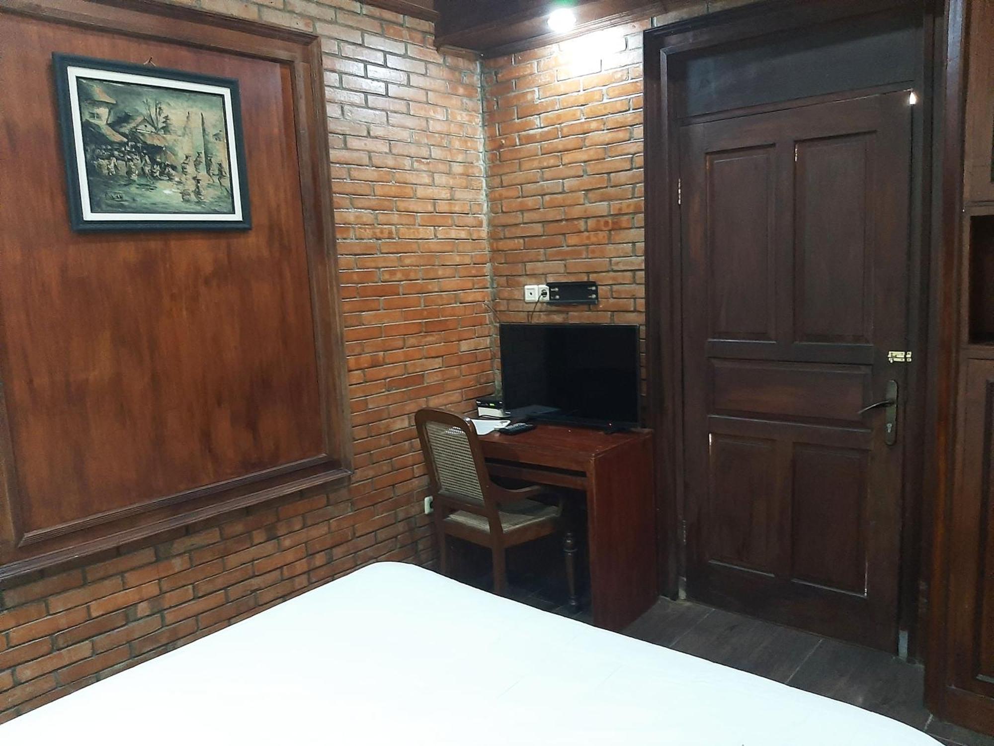 Ndalem Maharani Guest House Yogyakarta Extérieur photo