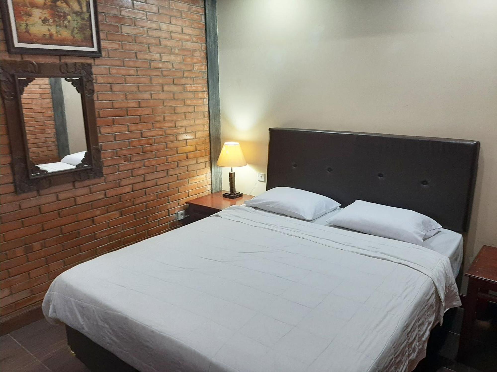 Ndalem Maharani Guest House Yogyakarta Extérieur photo